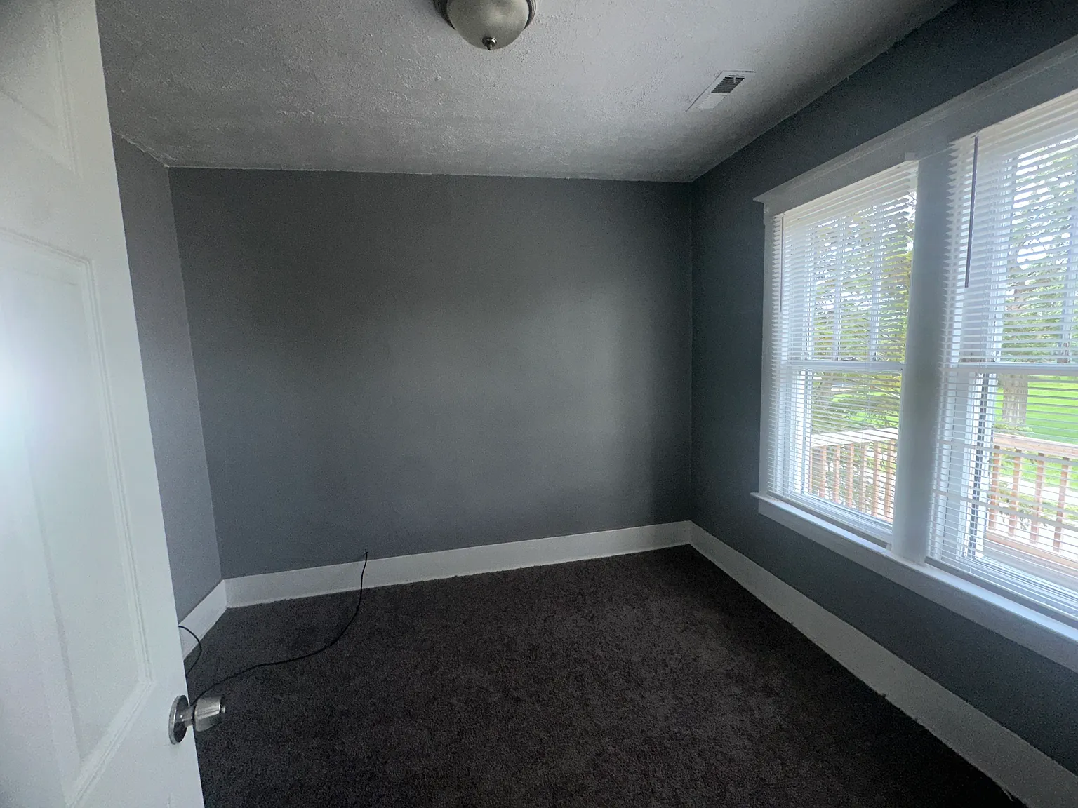 Elmhurst 3777 — Photo 2