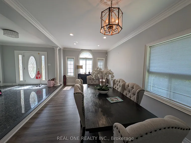 162 Golden Meadow Rd N — Photo 2
