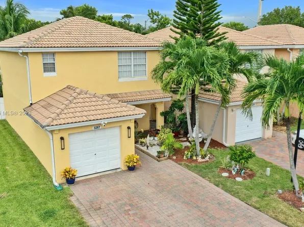 3287 Commodore Ct, West Palm Beach, FL 33411
