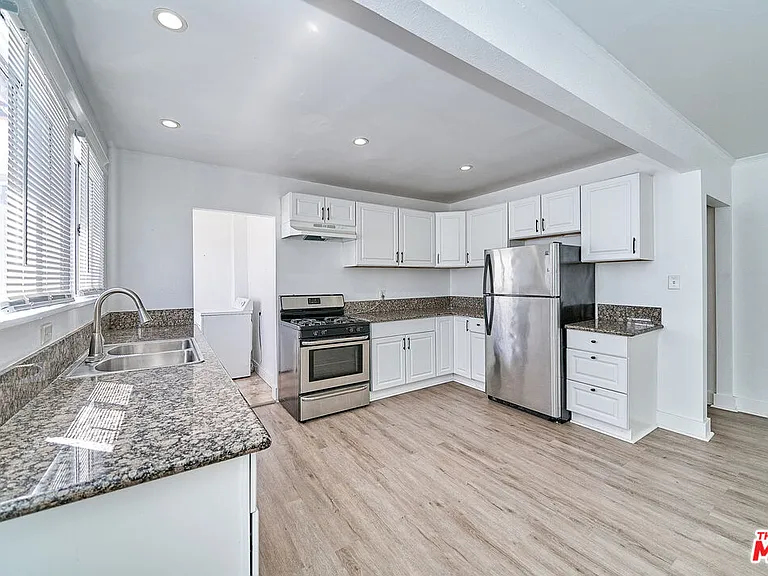 1329 S Tremaine Ave — Photo 13