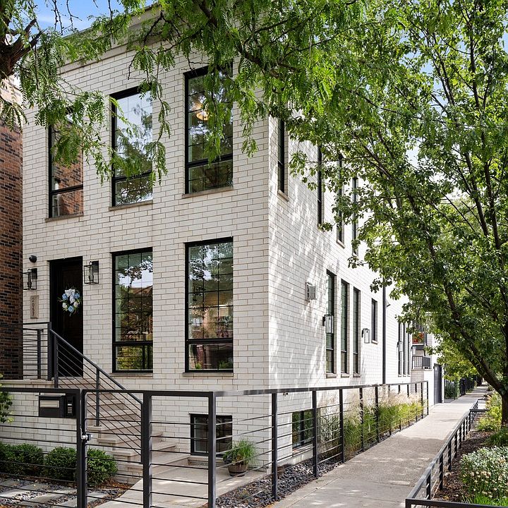1st image of 2057 N Oakley Ave