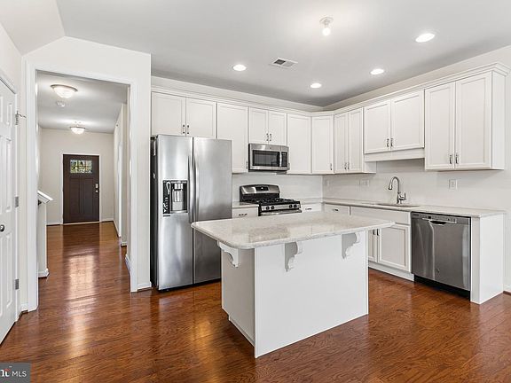 5th image of 102 Harlow Pointe Ct