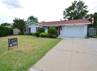 924 Briarwood Dr, Lewisville, TX 75067