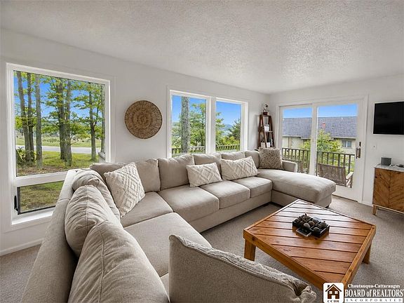 4th image of 30-32 Mohawk Dr