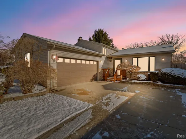 39448 Camp St, Harrison Township, MI 48045