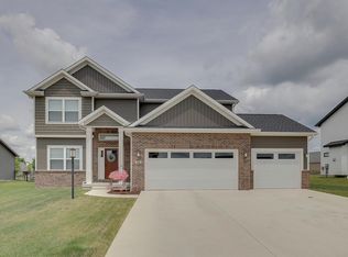 506 Country Ridge Dr, Mahomet, IL 61853