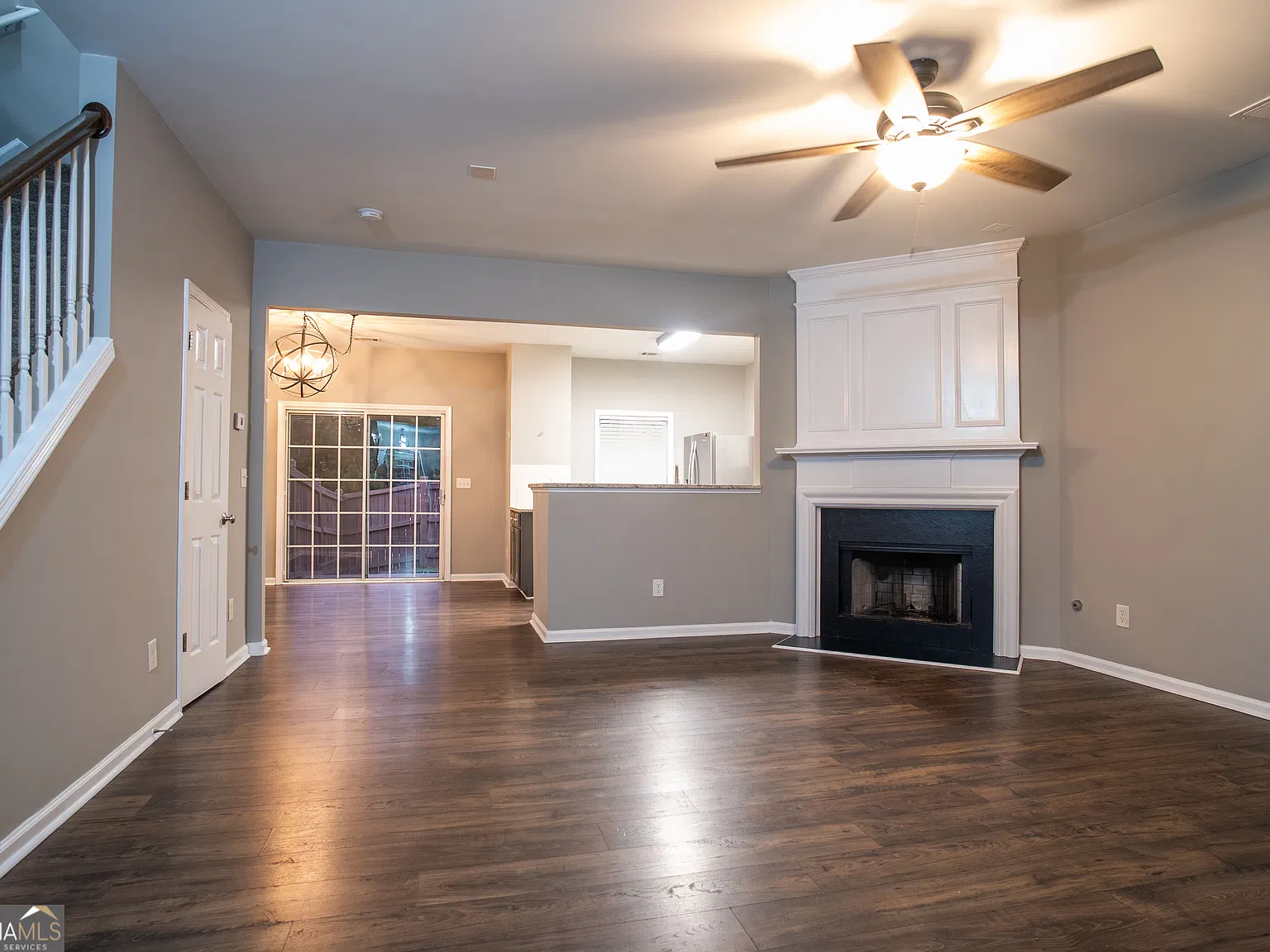3 bed, 2.5 bath, 1386 sqft, $2,400 — Photo 2
