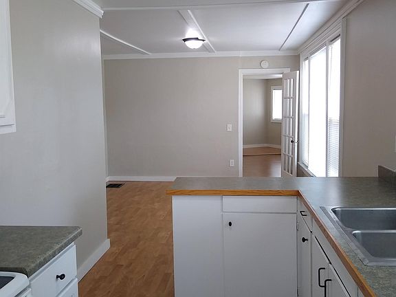 4th image of 209 Ives Ave APT 2