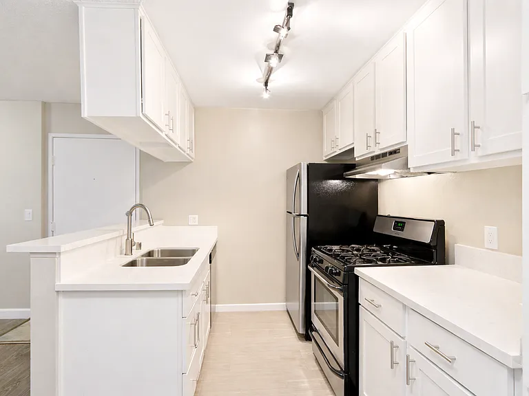 Tremont Apartments | 514 S Catalina St — Photo 14