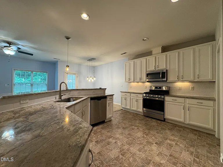202 Cypress Hill Ln — Photo 6