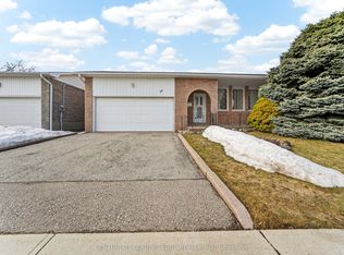 36 Lawnmere Cres, Toronto, ON M1S2T3
