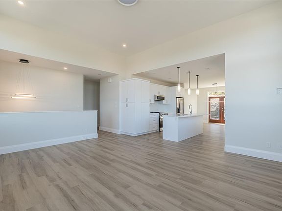 5th image of 3226 Woodrush Dr