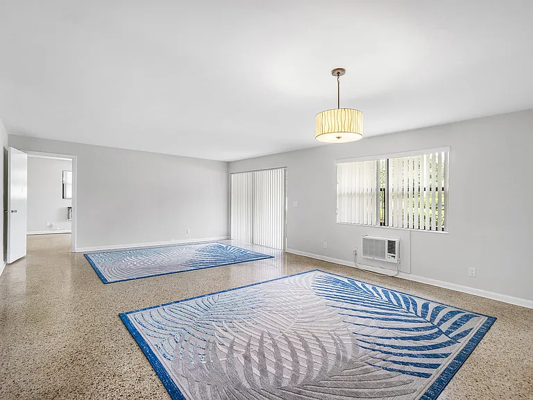 5615 N Ocean Blvd #10 — Photo 8
