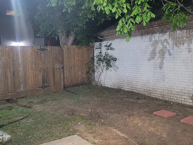 2840 Lee St — Photo 35
