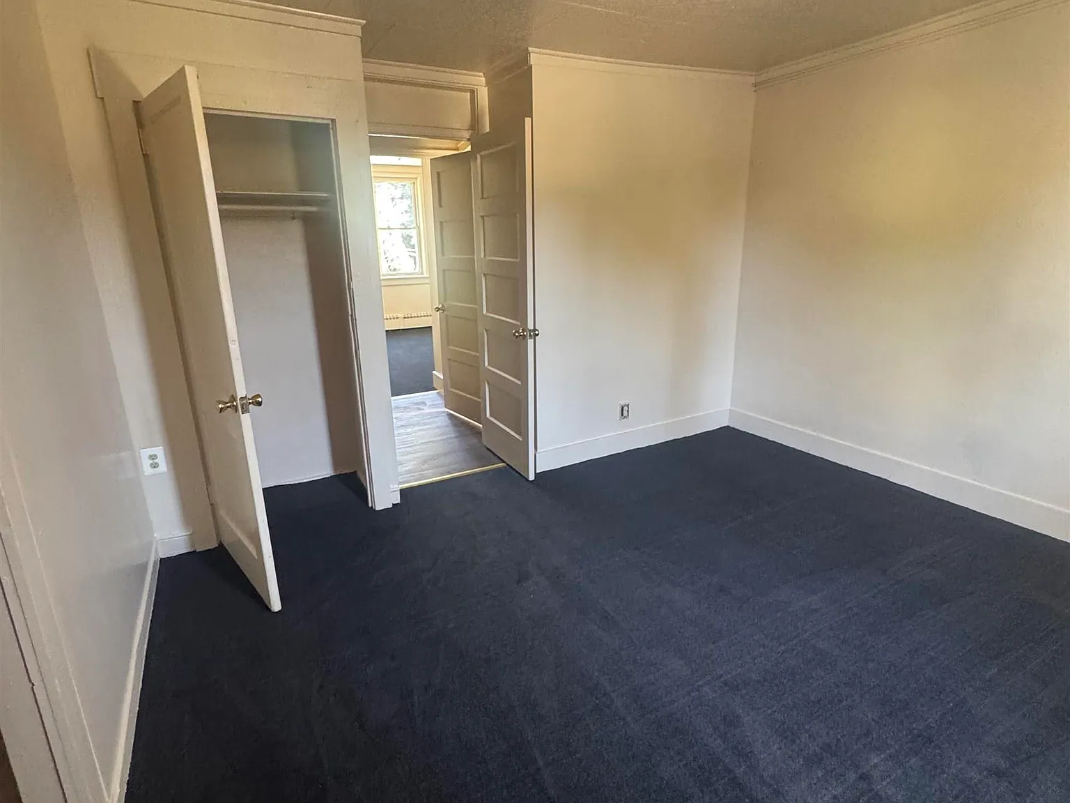 3 bed, 1.5 bath, $2,400 — Photo 4