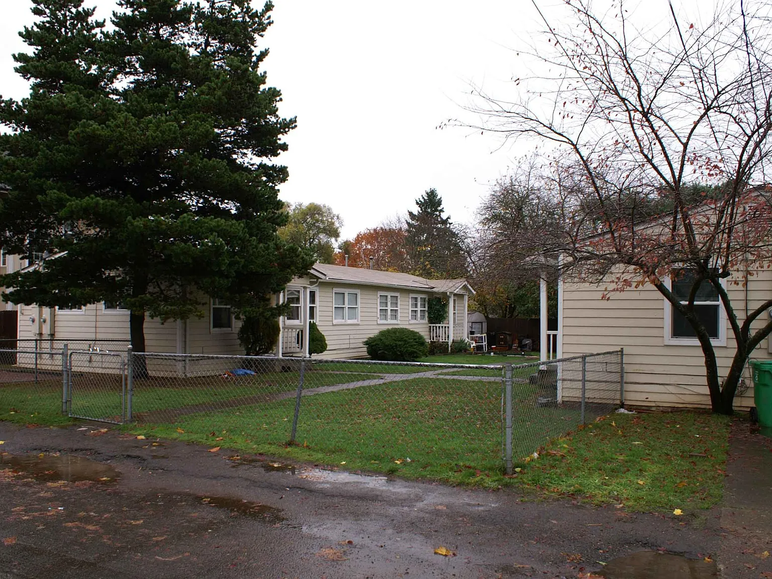 3 bed, 800 sqft, $1,800 — Photo 1