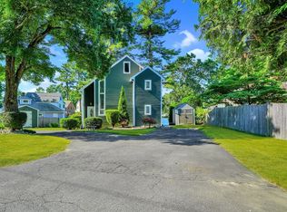 342 Pillings Pond Rd, Lynnfield, MA 01940