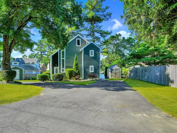 342 Pillings Pond Rd, Lynnfield, MA 01940