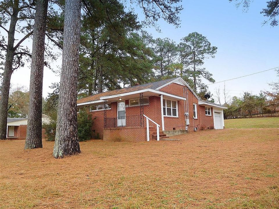 1st image of 913 Country Club Dr