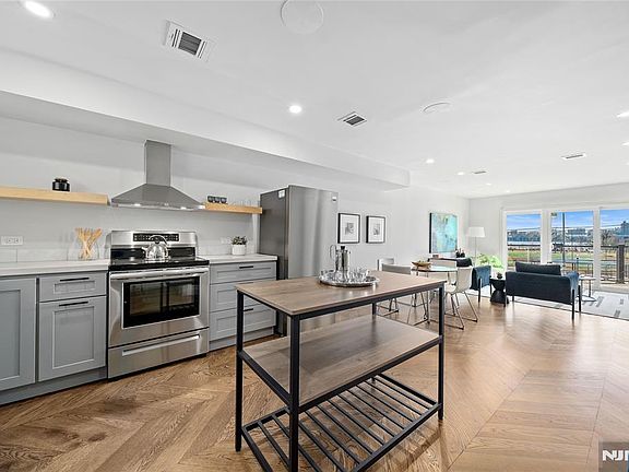 5th image of 1110 River Rd APT 102