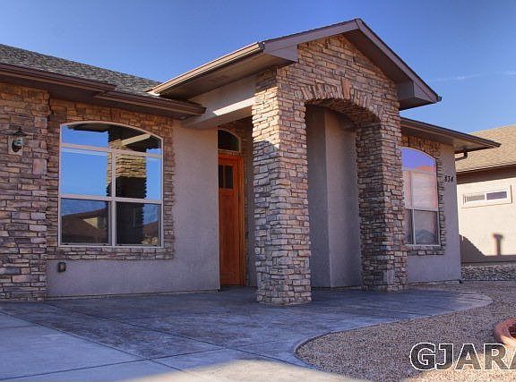 2nd image of 834 Shiraz Dr