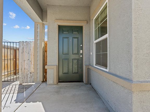 3rd image of 420 Autumn Breeze Cir