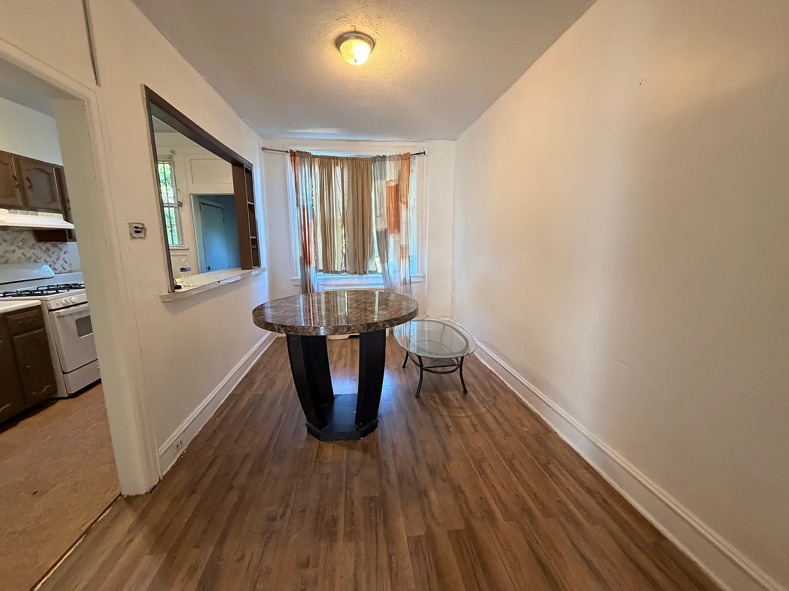 3 bed, 1024 sqft, $1,400 — Photo 2
