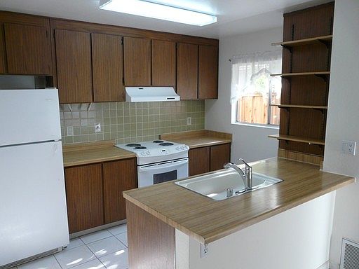 2nd image of 2926 Wycliffe Ct