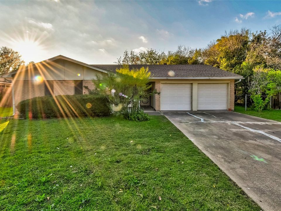 1126 Briarcreek Rd, Benbrook, TX 76126 Zillow