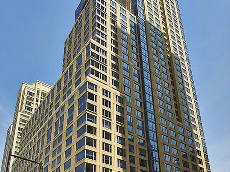 220 Riverside Blvd #7S — Photo 13