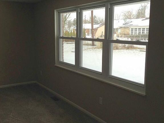 3rd image of 3130 Sherwood Park Dr