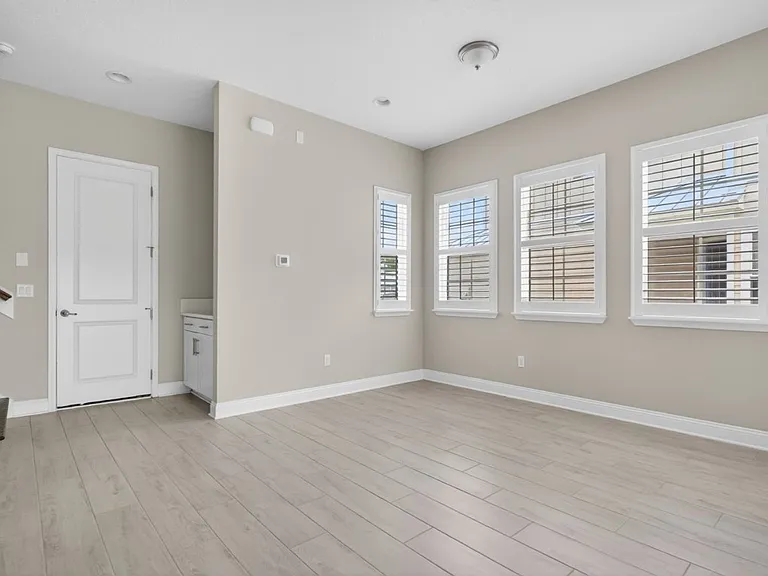 527 Marquesa Cir — Photo 6