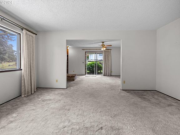 5th image of 22153 SE Sharon Dr
