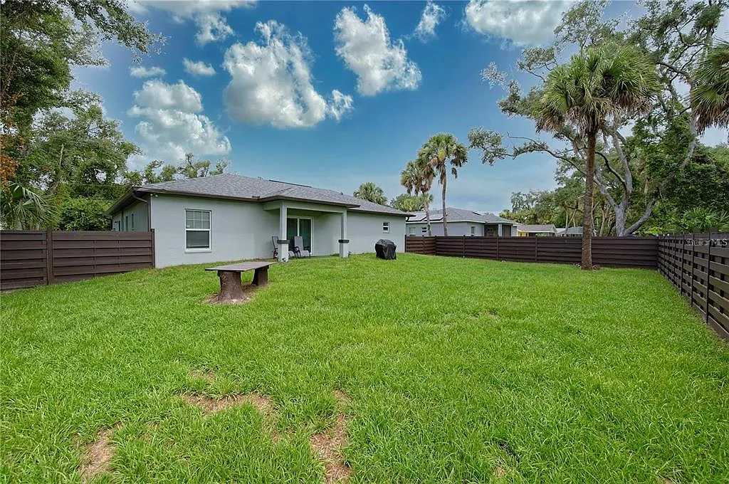 3 bed, 2.5 bath, 1396 sqft, $1,970 — Photo 2