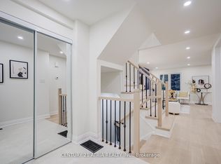 590 Sandhurst Cir #10, Toronto, ON M1S4J6