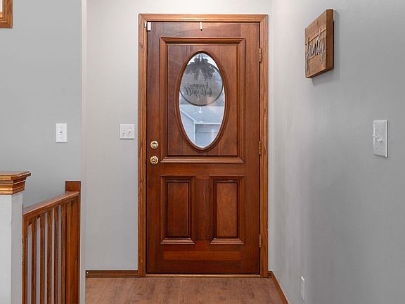 4th image of 412 Oakwood St