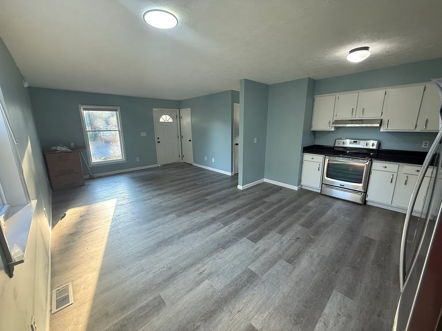 3 bed, 1.5 bath, 1020 sqft, $1,700 — Photo 2
