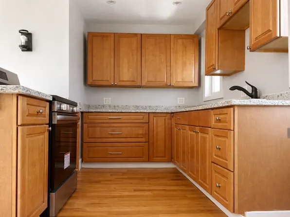 48 Hastings St, Lowell, MA