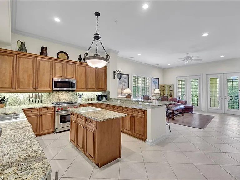 2830 Tiburon Blvd E #103 — Photo 6
