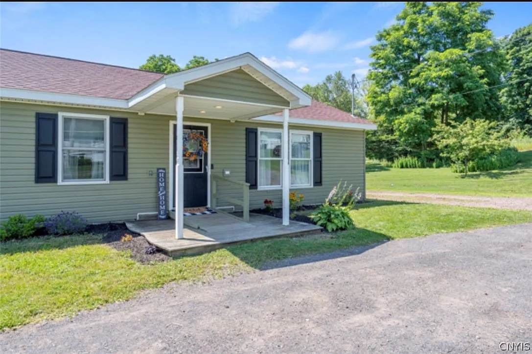 3 bed, 2.5 bath, 1624 sqft, $2,800 — Photo 3