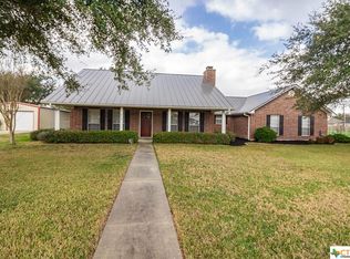 463 Park Ln, Victoria, TX 77904