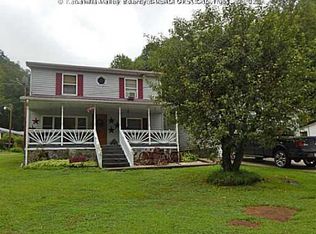 751 Stringers Branch Rd, Peytona, WV 25154