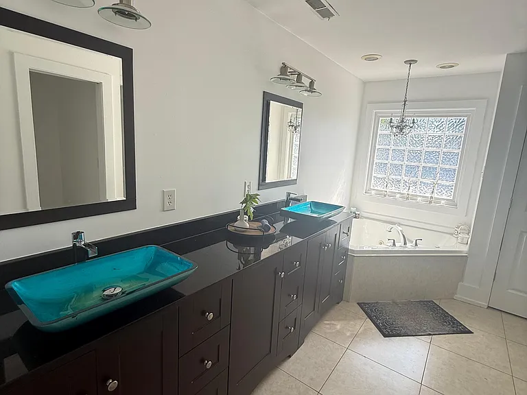 1021 Bay Dr #B — Photo 4