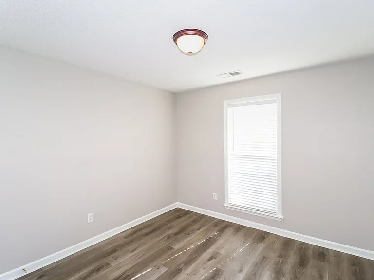10050 Bloomsbury Ave — Photo 15