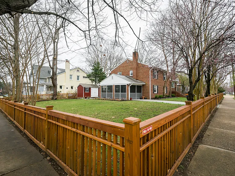 407 Russell Rd — Photo 64
