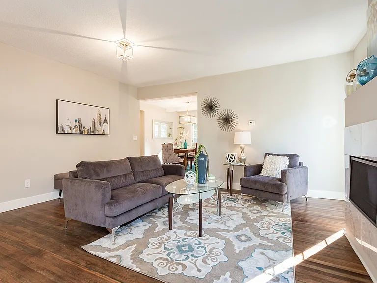 5262 Rosewood St — Photo 3