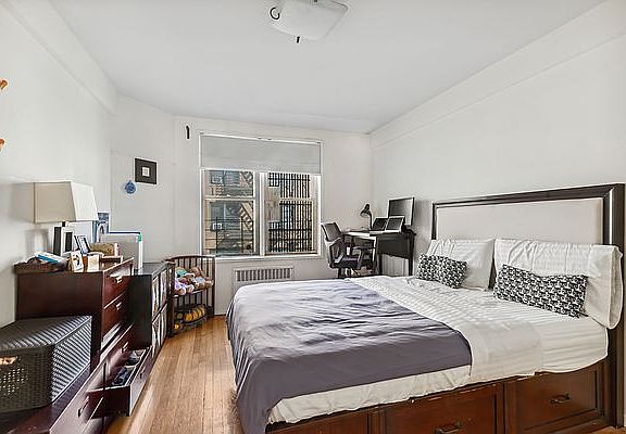 3rd image of 30 E 9th St APT 5II