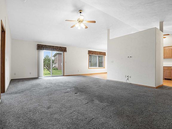 4th image of 1008 E Mill Pond Cir #1
