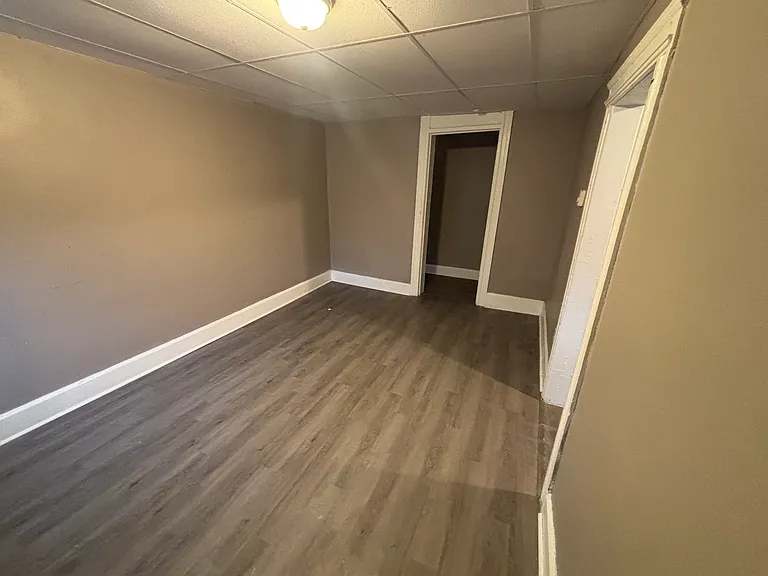 409 W Broad St #4 — Photo 9