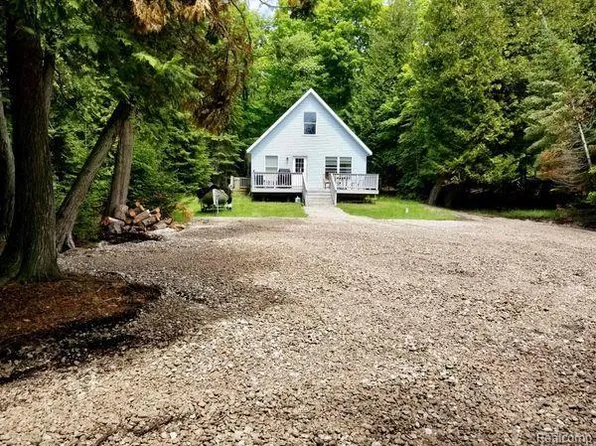 1436 W Pines Trl, Pointe Aux Pins, MI 49775